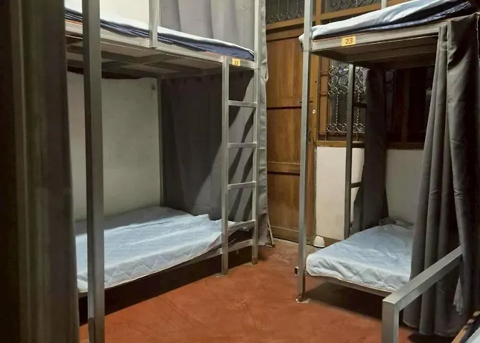 Hostel Bangkhunnon Station Bangkok